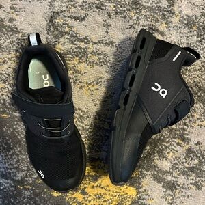 On Running Cloud Play Kids Sneakers Size 2 All Black Running Shoes Youth